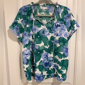 Croft & Barrow Floral blouse, split v-neck, size M